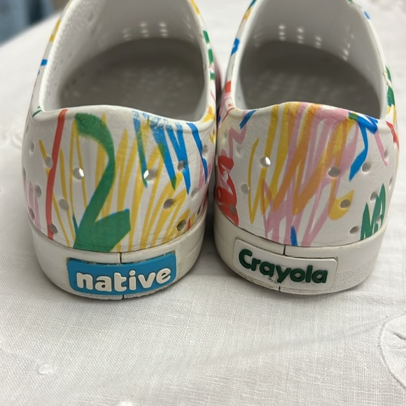 Native + Crayola Jefferson Scribble shoes size J1 - Picture 3 of 9